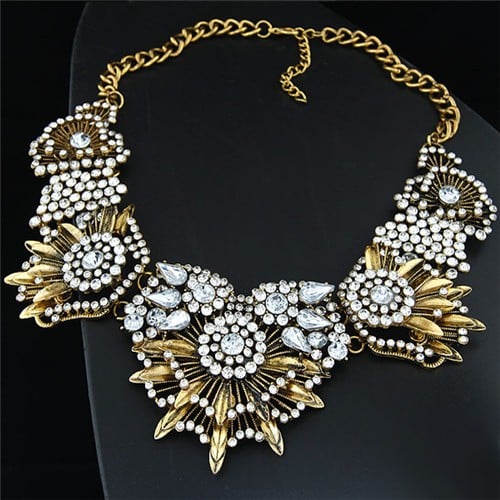 Luxurious Rhinestone Blooming Flowers Statement Fashion Necklace - Golden